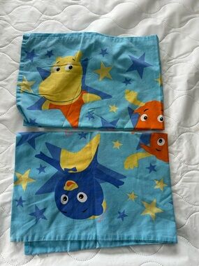 2 Vintage 2004 backyardigans pillow cases